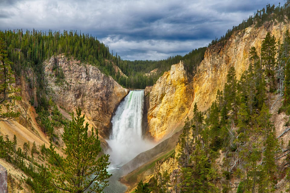 From Bozeman: Exclusive Yellowstone Tour (2 Days & 1 Night) – Fountain Paint Pots, Wyoming