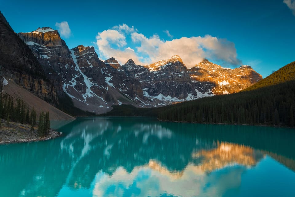 From Calgary: Sunrise Adventure Moranie Lake & Lake Louise – Calgary, Canada