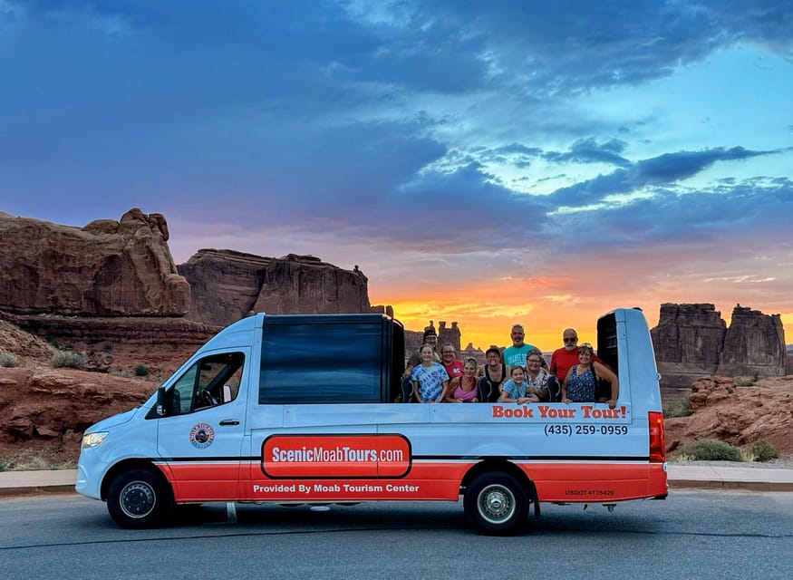 From Moab: Arches National Park Scenic Tour with Short Hikes – Arches National Park, Utah