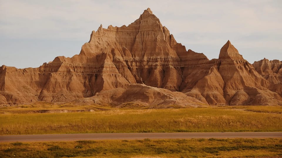 From Rapid City: Badlands and Wall Drug Store Tour – Imlay, South Dakota