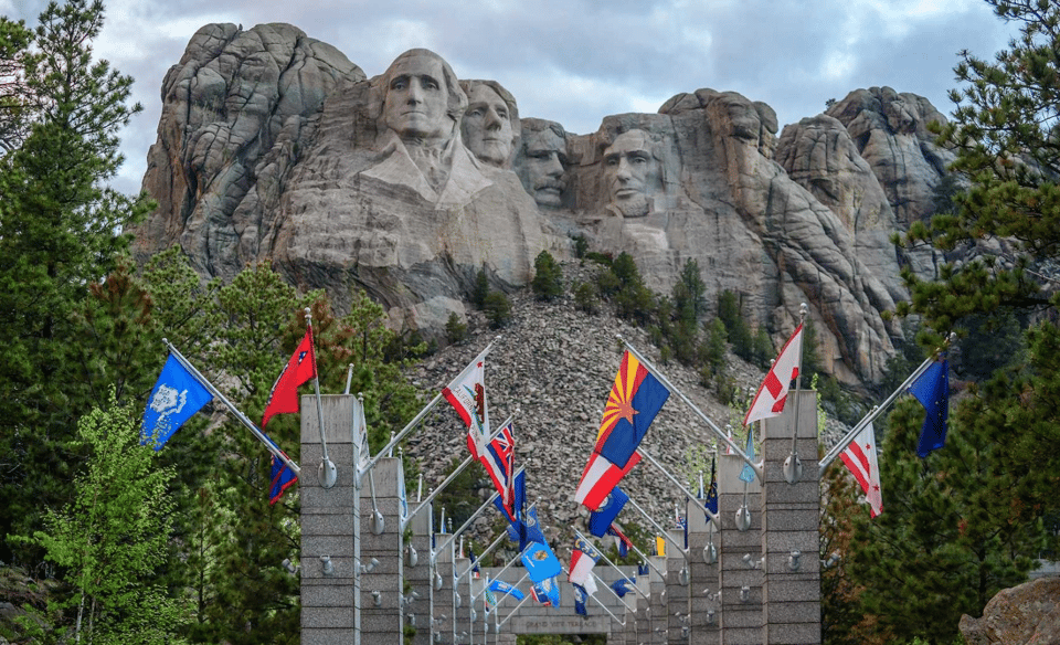 From Rapid City: Mt. Rushmore and Crazy Horse Tour – Custer, South Dakota