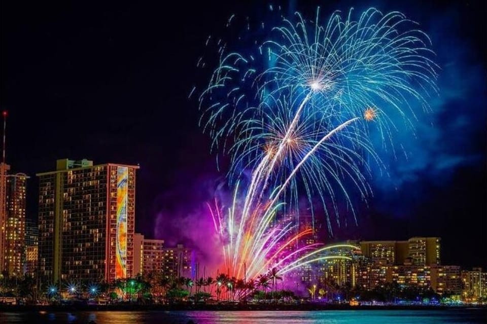 From Waikiki Beach: Friday Night Fireworks Sailing Trip – Honolulu, Hawaii