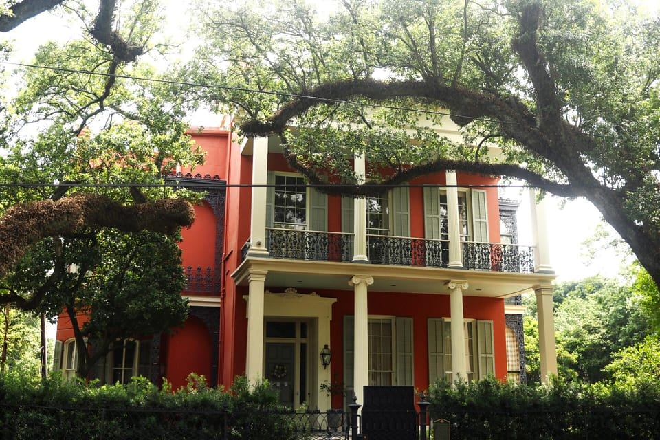 Gossip & Grandeur: A Stroll Through NOLAs Garden District – New Orleans, Louisiana