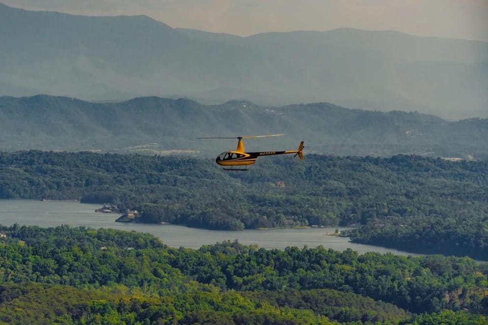 Greenville: Helicopter Tour of Lake Robinson and Mountains – Paris Mountain State Park, South Carolina