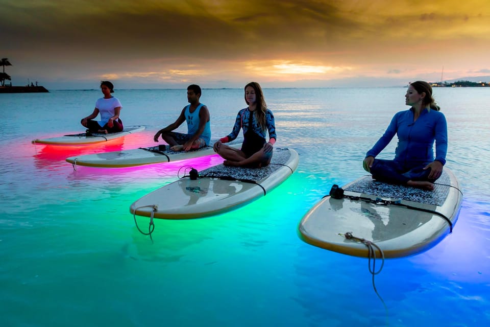 Honolulu: Night SUP Yoga Class – Honolulu, Hawaii