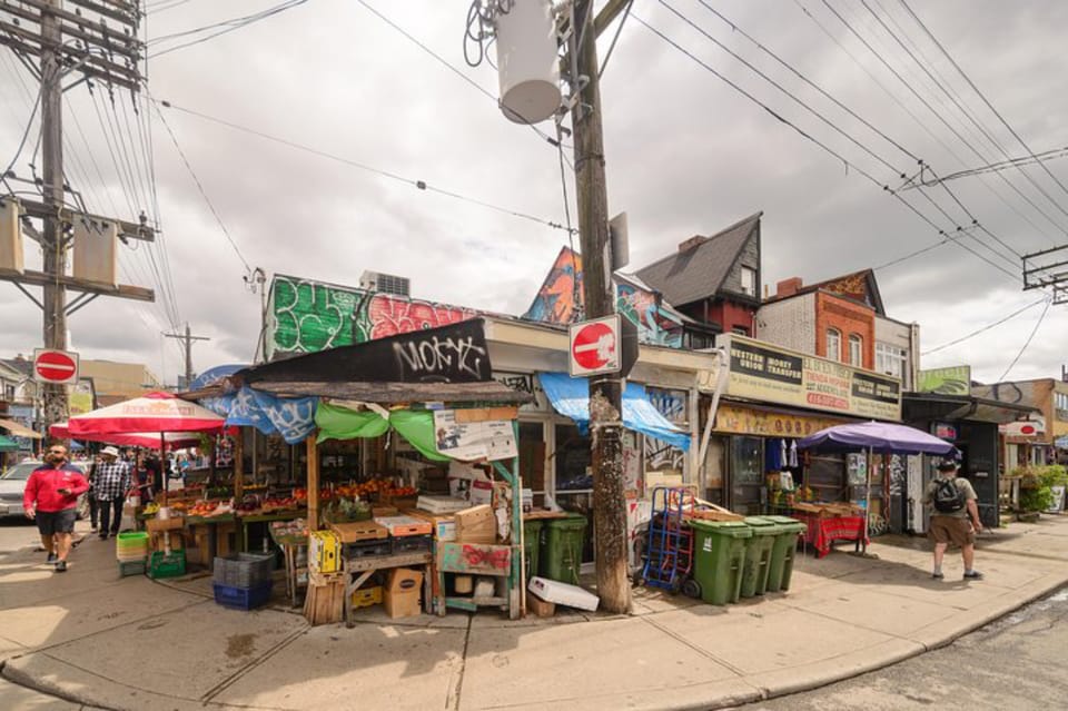 Kensington Market: Downtown Toronto Self-Guided Audio Tour – Toronto, Canada