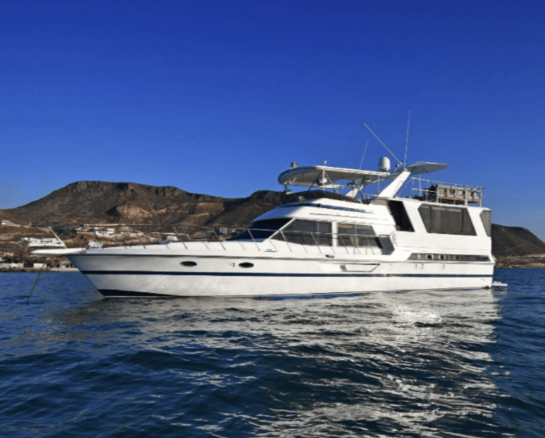 La Paz: Deluxe Yacht Adventure with Paddleboarding – Espíritu Santo Island, Mexico