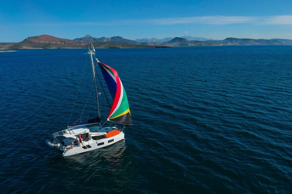 La Paz: Private catamaran to sloop with food and beverages included – San Juan Nepomuceno Island, Mexico