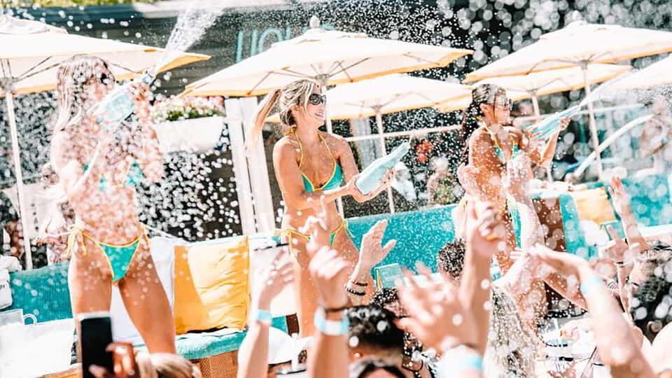 Las Vegas: Day Club Pool Party with Free Drinks & Party Bus – Las Vegas, Nevada