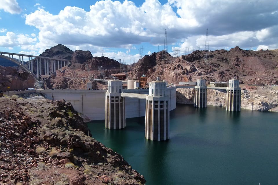 Las Vegas: Hoover Dam, Craft Beer & Comedy Show Tour – Las Vegas, Nevada