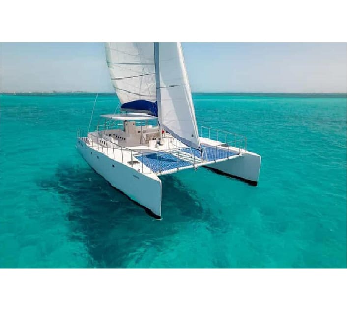 Luxury catamaran tour to Isla Mujeres (lunch+transportation) – Cancún, Mexico