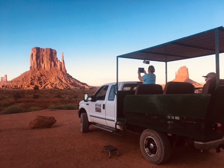 Monument Valley and Mystery Valley Full-Day Tour – Big Hogan, Utah