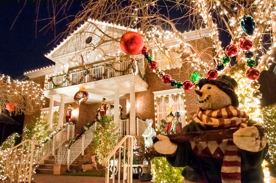 NYC: Private Dyker Heights and NYC Holiday Lights Tour – New York City, New York