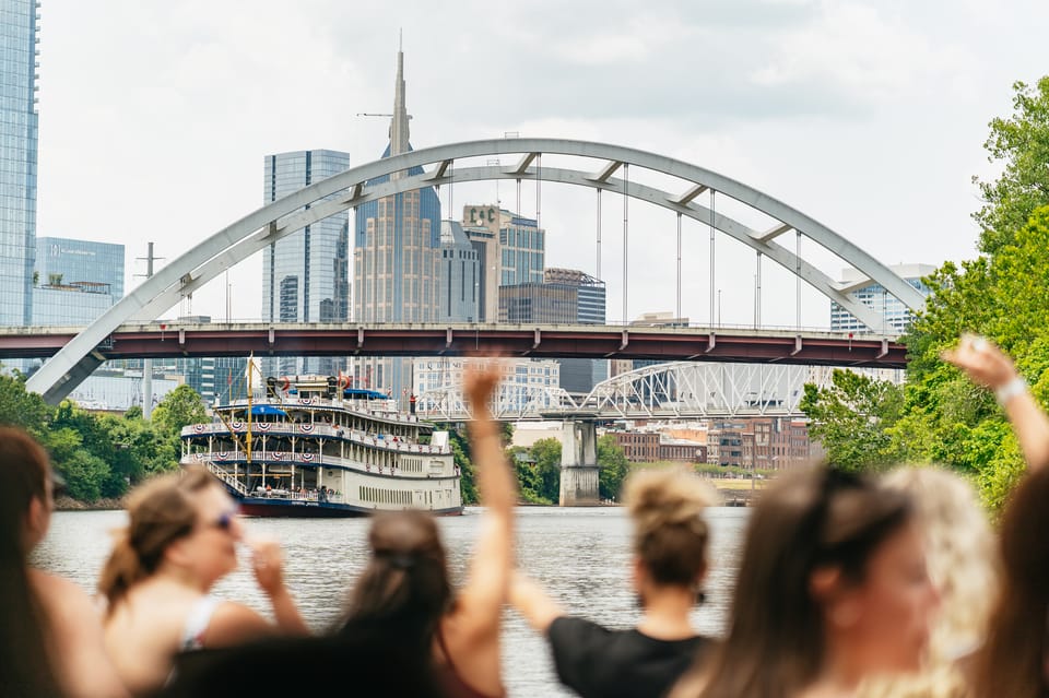 Nashville: Pontoon Party Cruise with a Captain – Nashville, Tennessee