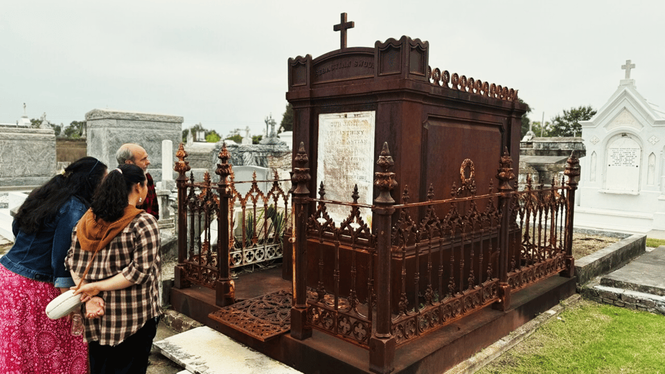 New Orleans: Secrets and Societies Cemetery Experience – New Orleans, Louisiana