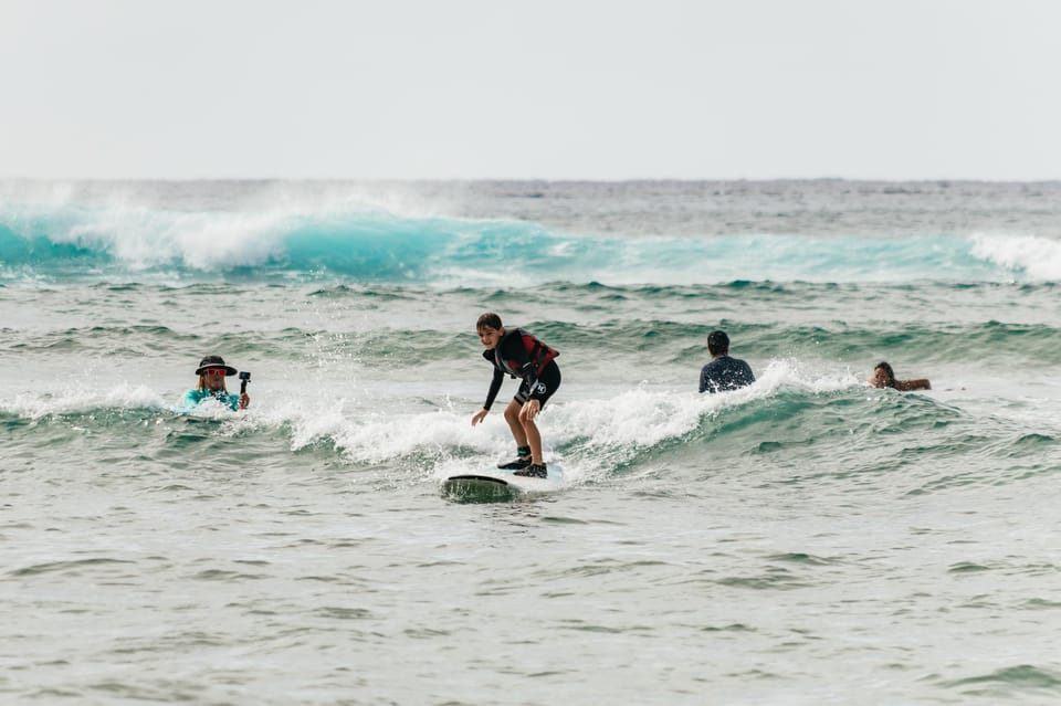 Oahu: Beginner-Friendly Waikiki Beach Surfing Lesson – Honolulu, Hawaii