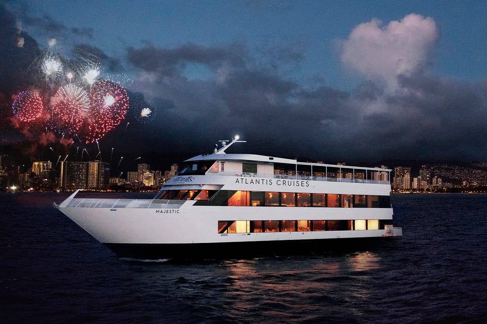 Oahu: Friday Night Fireworks Cocktail Cruise – Honolulu, Hawaii