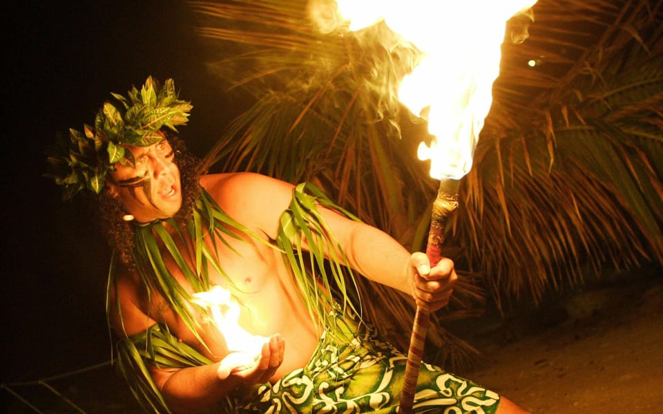 Oahu: Germaine’s Traditional Luau Show & Buffet Dinner – Honolulu, Hawaii