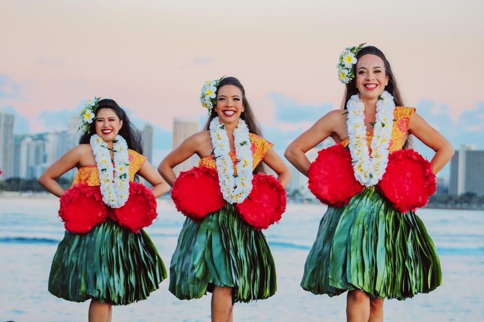 Oahu: Ka Moana Luau Dinner and Show at Aloha Tower – Honolulu, Hawaii