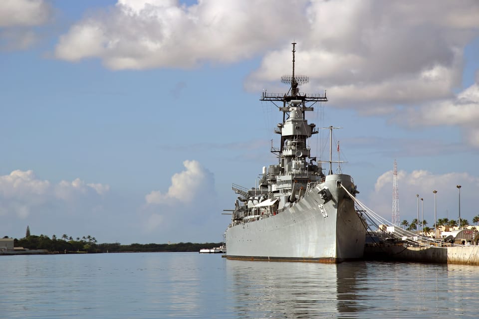 Oahu: Pearl Harbor, USS Arizona, Might Mo, & Honolulu Tour – Hawaii, Hawaii