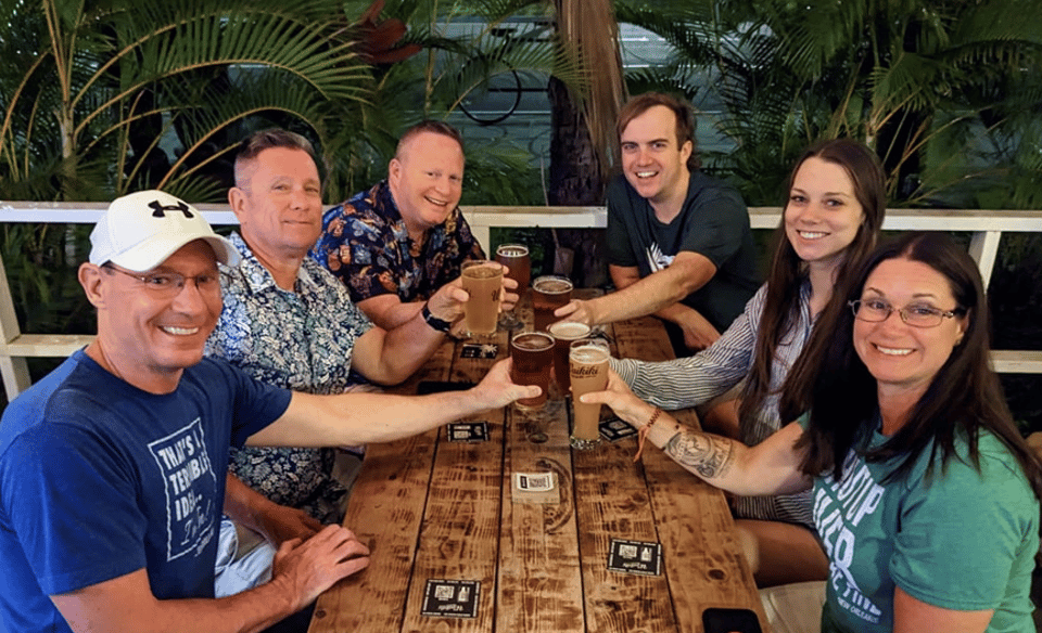 Oahu: Sips & Secrets of Hawaii Pub Crawl – Honolulu, Hawaii