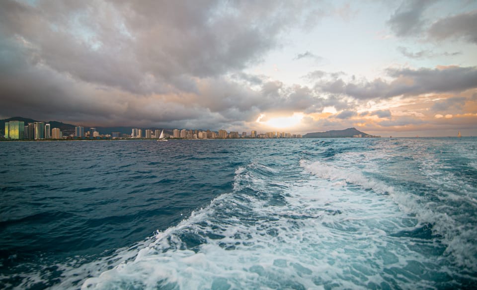 Oahu: Waikiki BYOB Sunset Cruise – Honolulu, Hawaii