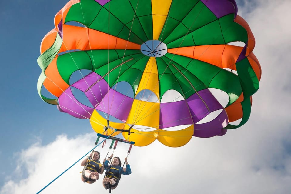 Oahu: Waikiki Parasailing – Honolulu, Hawaii