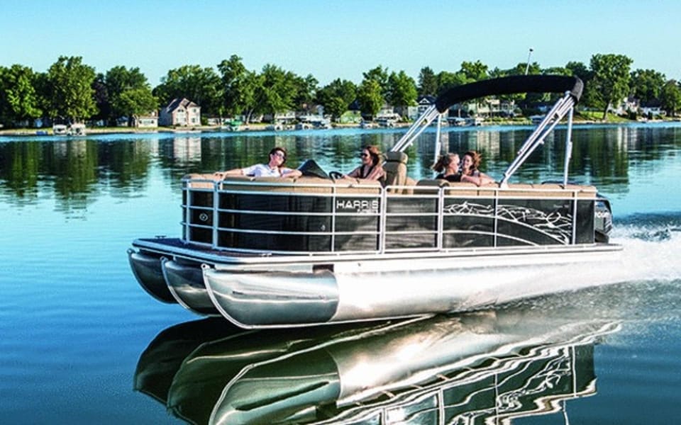 One Hour Private Motorboat Tour – Okanagan Lake, Canada