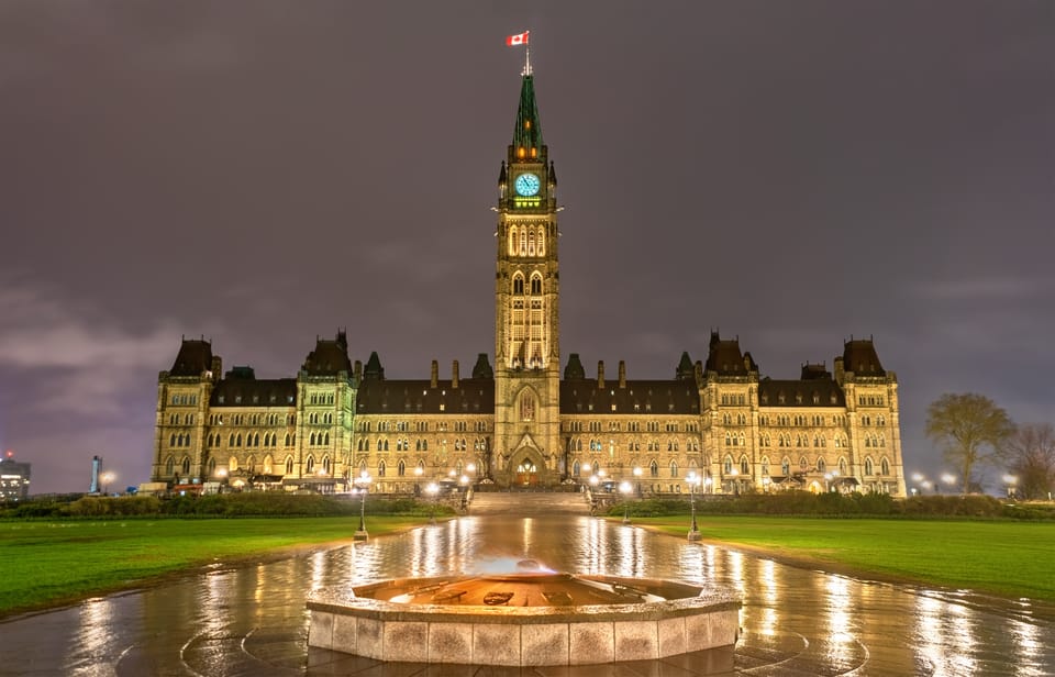 Ottawa: Small Group Night Tour w/River Cruise & Light Show – Ottawa, Canada