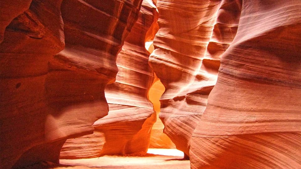 Page: Upper Antelope Canyon Tour with Navajo Guide – Upper Antelope Canyon, Arizona