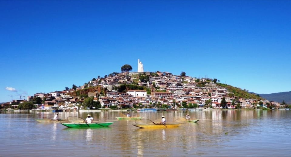 Patzcuaro – Janitzio Tour to watch the “butterfly nets” – Pátzcuaro, Mexico