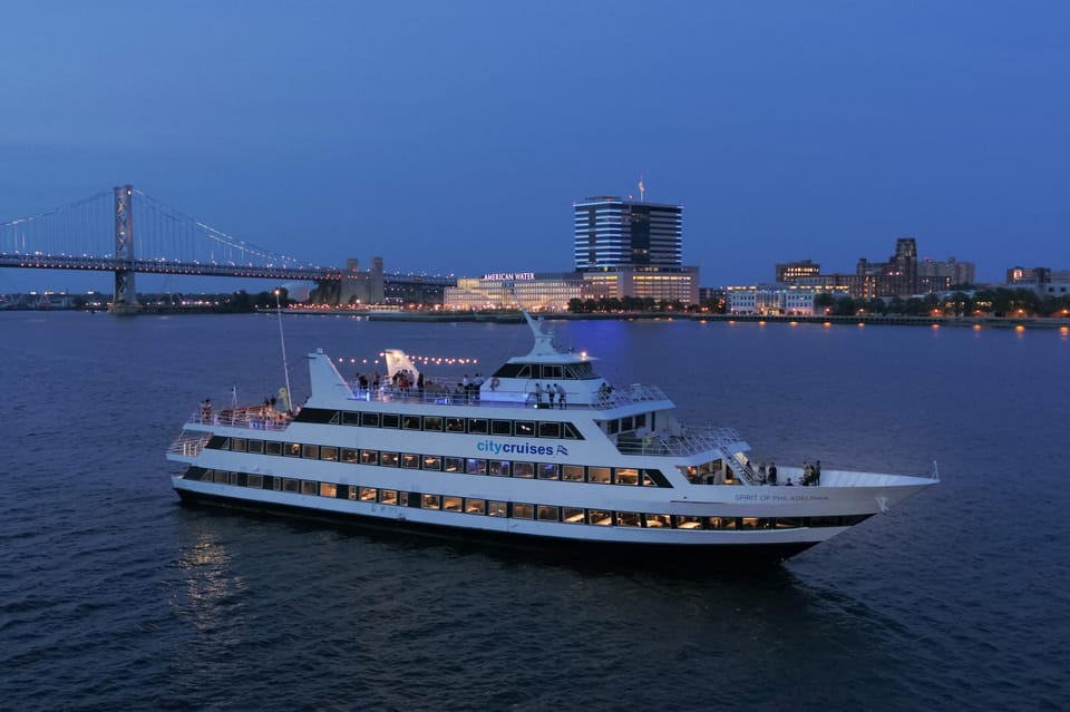 Philadelphia: Christmas Eve Gourmet Brunch or Dinner Cruise – Delaware River, Pennsylvania