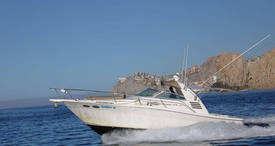 Private Cabo Yacht Tour-Premium Drinks, Local Dishes & Music – Cabo San Lucas, Mexico