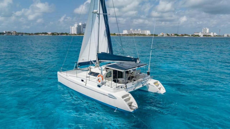 Private Catamaran to Cancun- Snorkeling & Open Bar – Cancún, Mexico