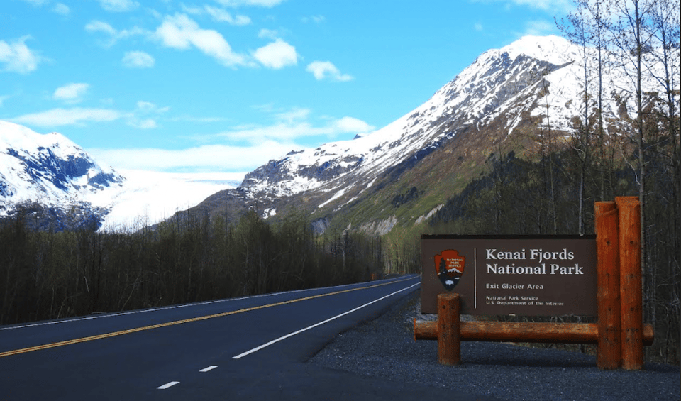 Seward: Bridal Veil Falls Kayak and Exit Glacier Hike Combo – Alaska, Alaska