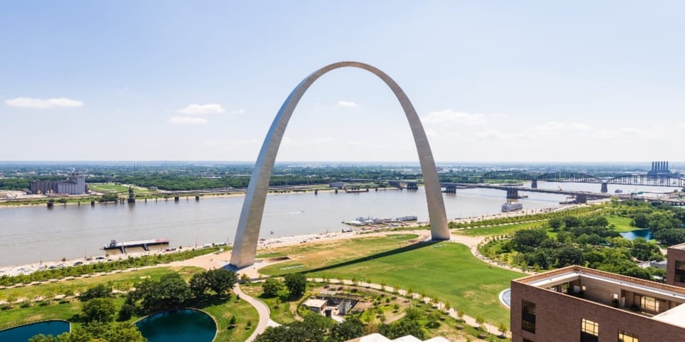 St. Louis: Guided Tour with Boat Cruise and Helicopter Ride – St. Louis, Missouri