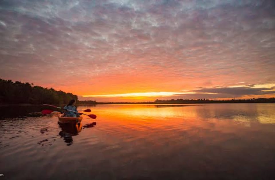 Sunrise Adventure at Bacalar Lagoon: Kayaking EcoExperience – Bacalar, Mexico