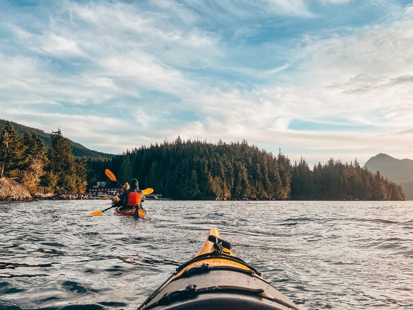 Telegraph Cove: 2 Hour Evening Kayak Tour – Johnstone Strait, Canada