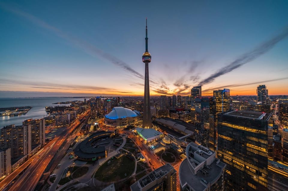 Toronto: City Highlights Walking Tour w/ CN Tower Entry – Toronto, Canada