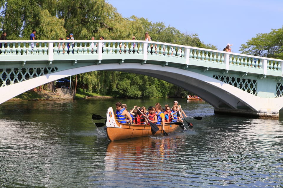 Toronto: Fall Foliage Canoe Tour of the Toronto Islands – Toronto, Canada