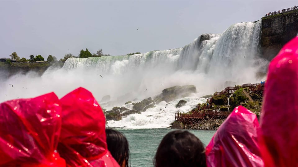 Toronto: Niagara Falls Tour with Skip-the-Line Boat Cruise – Niagara Falls, Canada