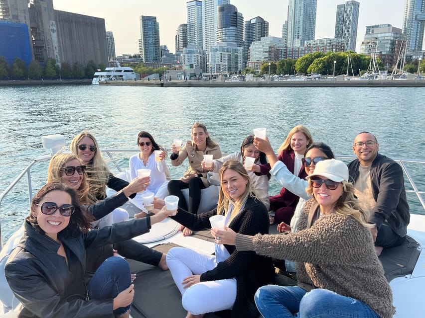 Toronto: Private Luxury Yacht Sightseeing Cruise & Prosecco – Toronto, Canada