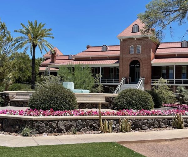 Tucson: University of Arizona History Walking Tour w/ Guide – Tucson, Arizona