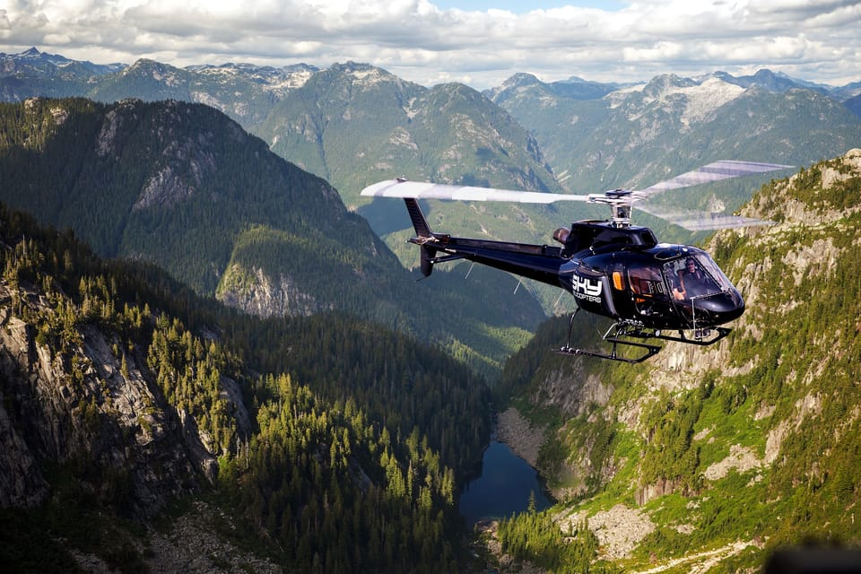 Vancouver: City & Mountains 30-Min Helicopter Tour – Vancouver, Canada