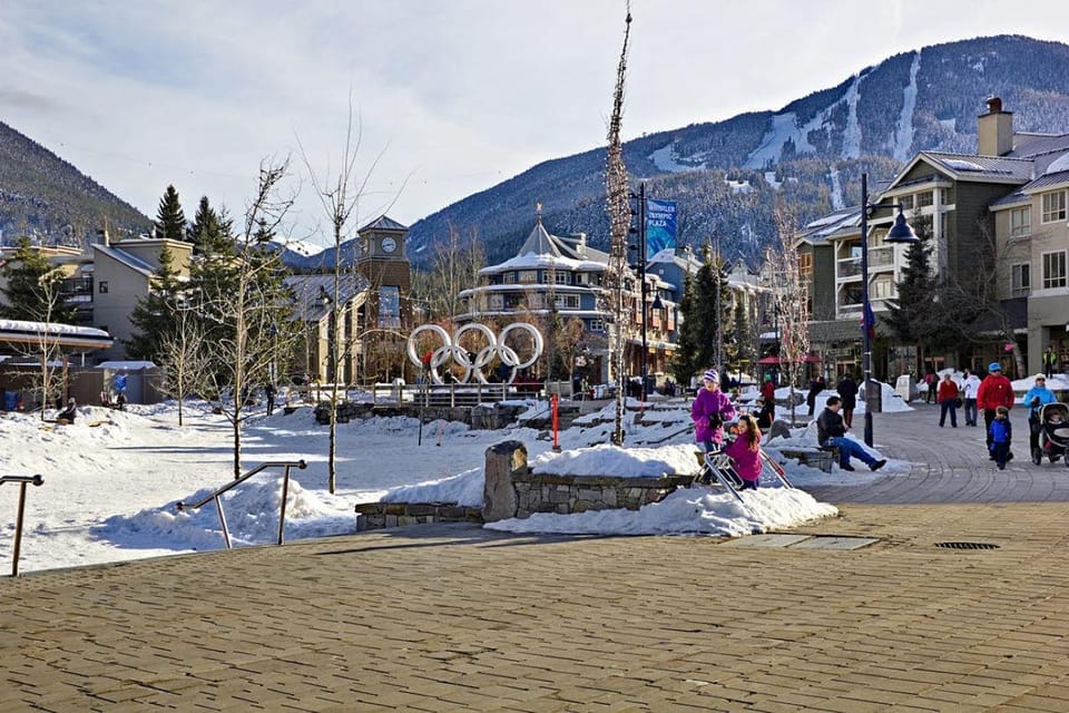 Vancouver: Private Transfer to Whistler with Sightseeing – Vancouver, Canada