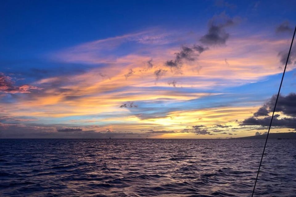 Waikiki Beach: Scenic Sunset Catamaran Cruise – Honolulu, Hawaii