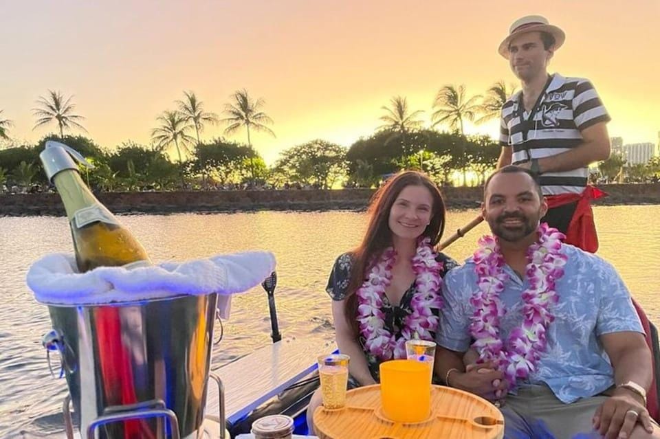 Waikiki Gondola Cruise sunset/evening – Honolulu, Hawaii