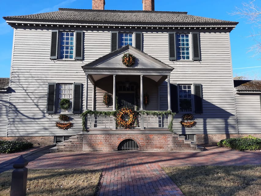 Williamsburg: Christmastime in Virginia Walking Tour – Williamsburg, Virginia