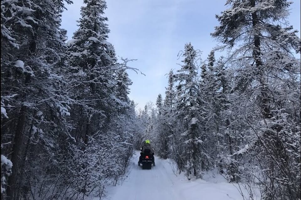 Yellowknife: Backcountry Snowmobile Tour with Winter Gear – Yellowknife, Canada