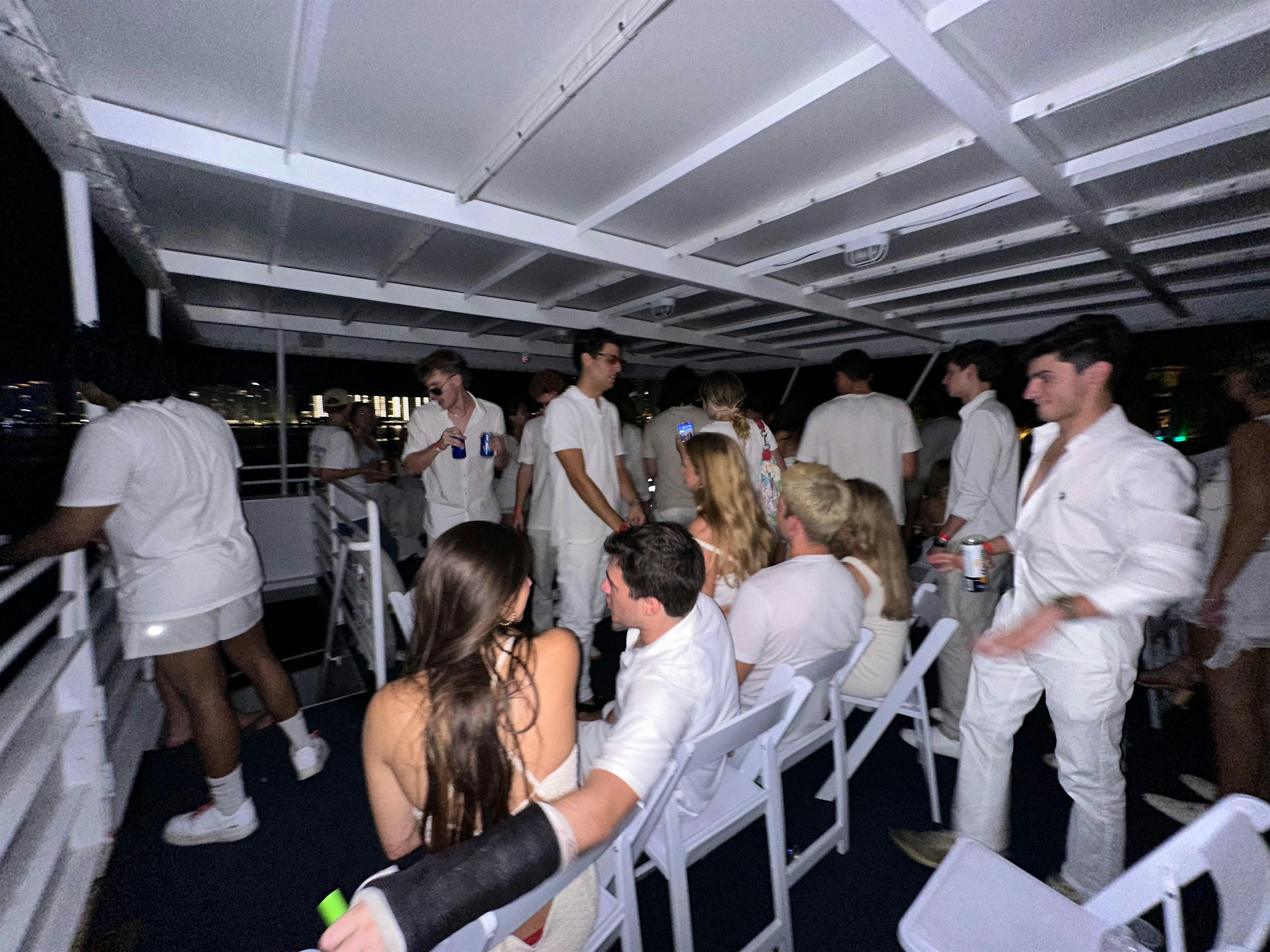 Miami Holiday Yacht Party with Open Bar & Music at 301 Biscayne Blvd – Miami, FL